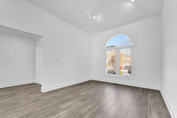 For Lease - 985 Sandcliff Drive, Oshawa, Ontario - Photo 1