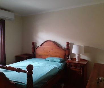 Elizabeth Downs - Photo 2