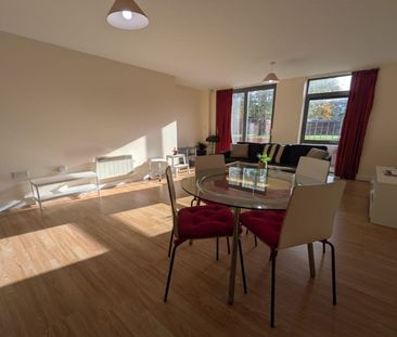 Greenslade House, Beeston, NG9 1GB - Photo 2