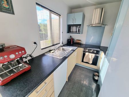 Contemporary Living and Urban Style - Photo 2