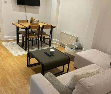Garden Flat for Rent on High Street in Berkhamsted - Photo 4