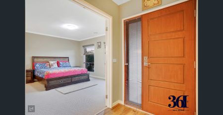 Immaculate 4-Bedroom Family Ex-Display Home with Alfresco & Dual Living Areas – Steps from Tarneit Gardens Shopping Centre , Transport and Schools ! - Photo 2