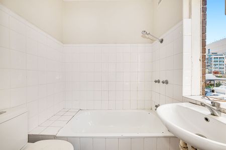 Studio Apartment - Offered Unfurnished - Photo 4