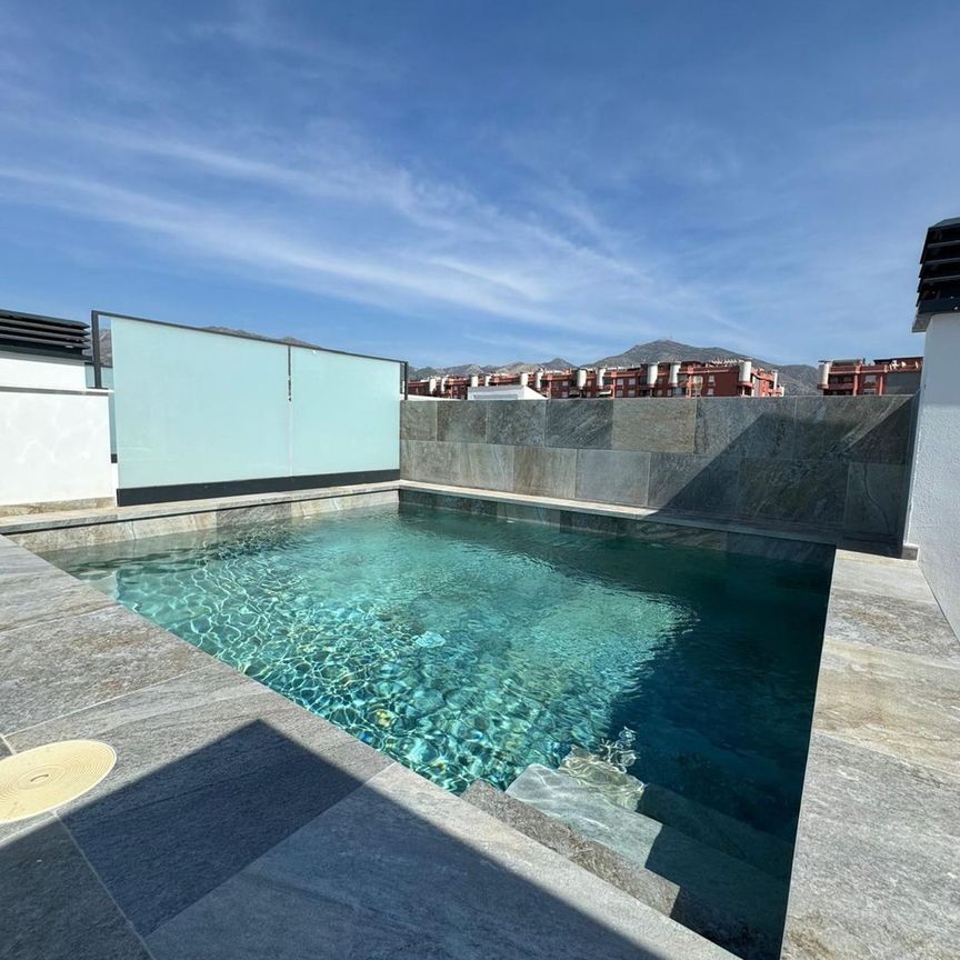 Alquiler de ático en Calle Benalmádena - Photo 1