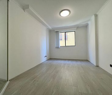 Oversized 1 Bedoom Apartment &plus; Parking - Photo 1