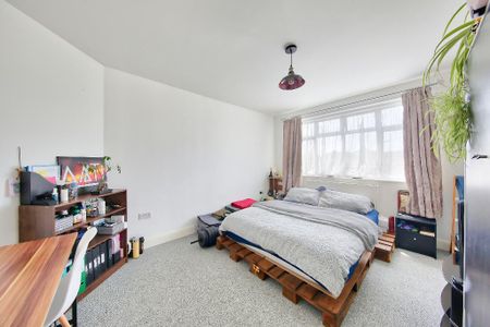3 bedroom end of terrace house to rent - Photo 3