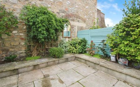A modern two-bedroom terraced house in Westbury-on-Trym. - Photo 2