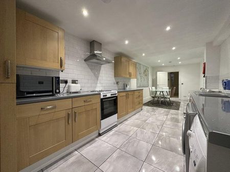 1 bedroom in a house share to rent - Photo 5