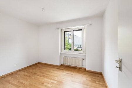 central city apartment with balcony - Photo 4