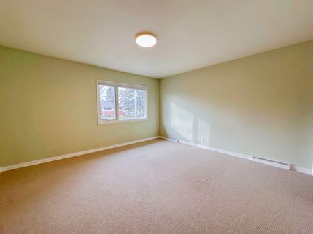 Spacious Family Home With Hot Tub And Fire Pit In St. Andrews Heights! - Photo 3