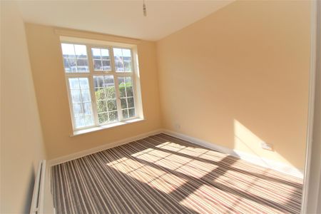 St James Court, Croydon - Photo 3