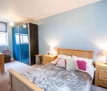 2 bedroom end of terrace house to rent - Photo 4