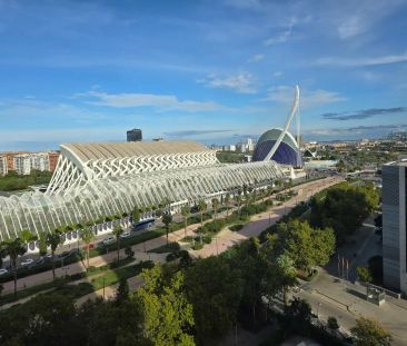 Valencia - Photo 3