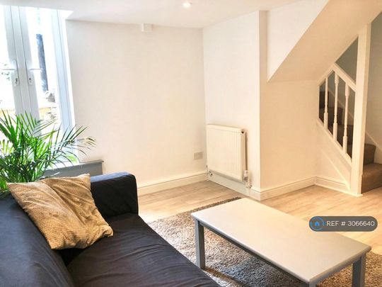 3 bedroom flat to rent - Photo 1