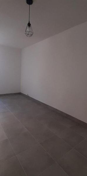 Location Appartement 2 pièces 41m² VILLEFRANCHE SUR SAONE 69400 - Photo 1