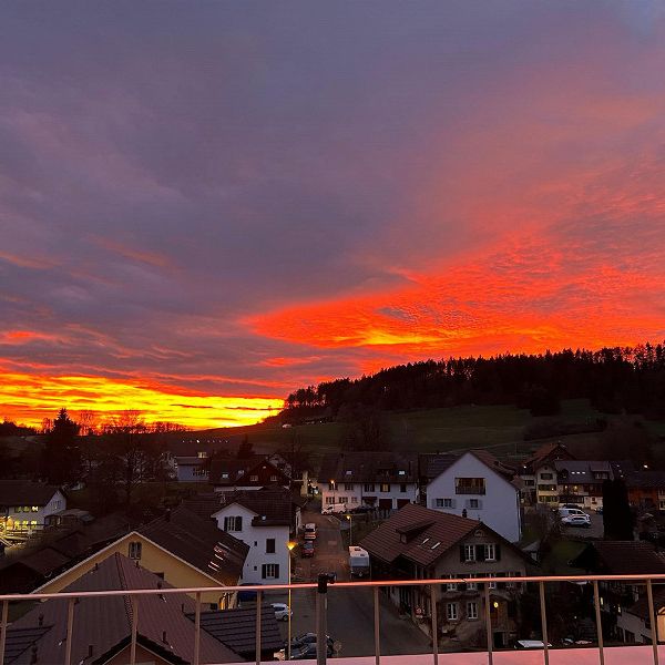 Grosszügige 3.5 Attikawohnung in Weisslingen mit grossem Balkonen - Foto 1