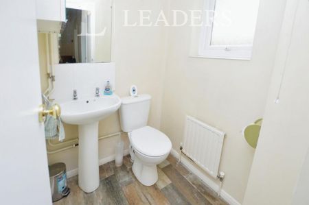 4 bedroom detached house to rent - Photo 3