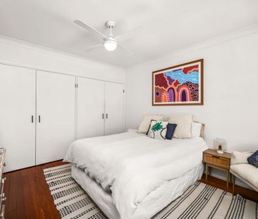 Family home living - Photo 6