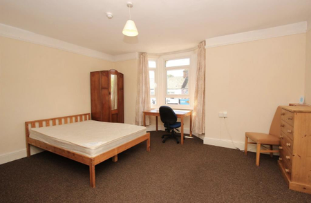 4 bedroom flat to rent - Photo 3