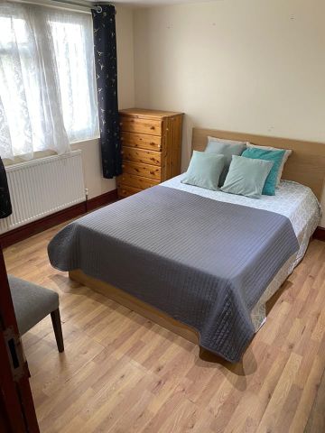 Room in a Shared Flat, Ballards Road, NW2 - Photo 2