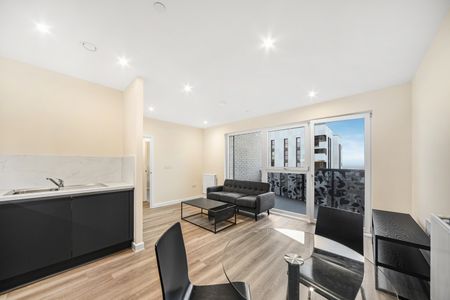 1 Bed Flat, Green Ferry Way, E17 - Photo 3