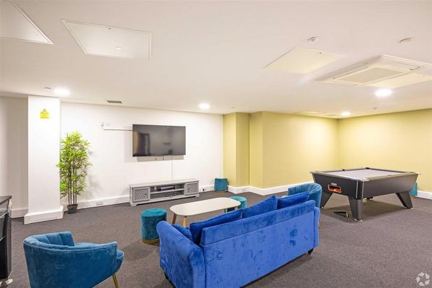 1 bedroom in a flat share to rent - Photo 1