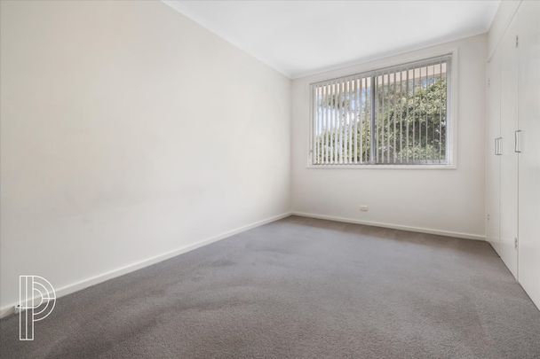 Spacious family home with separate living areas - Photo 1