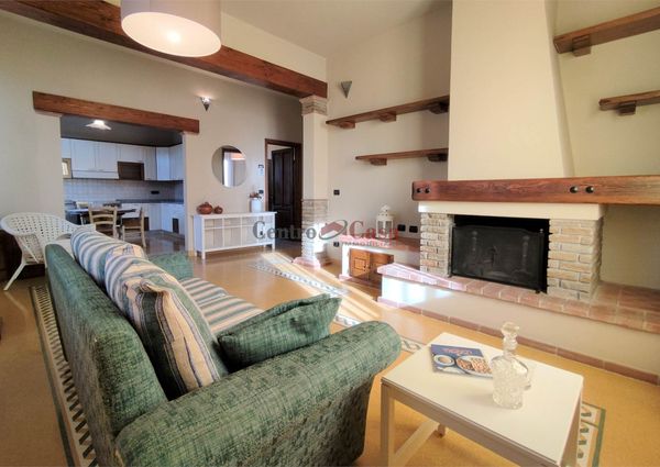 Appartamento di pregio in villa bifamiliare con ingresso indipendente, arredato