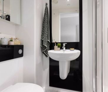 Small Highest Double Ensuite - Photo 5