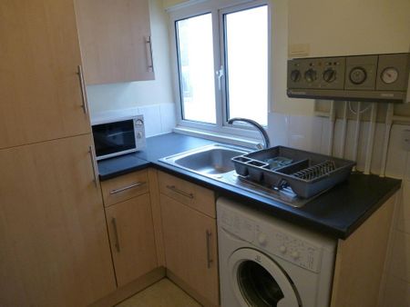 1 bedroom ground floor flat to rent - Photo 3