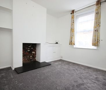 3 bedroom Mid Terraced House to let - Photo 3