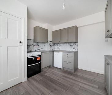 2 bedroom maisonette to rent - Photo 2