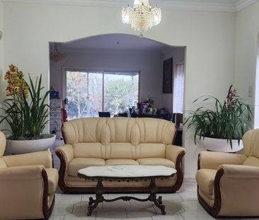 Noble Park - Photo 1