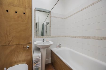 Price £2,450 pcm - Available 24/06/2025 - Unfurnished - Photo 4
