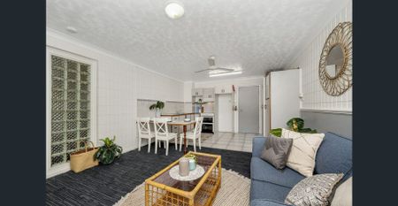 Modern CBD Unit – Convenient Location - Photo 5