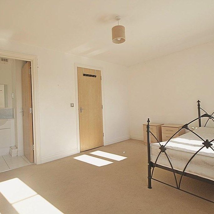 4 bedroom semi-detached house to rent - Photo 1