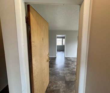 1 Bedroom Unit Available Near Hospital!! - Photo 3