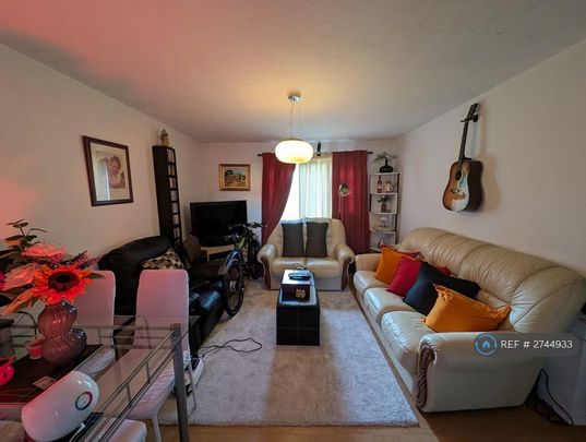 1 bedroom in a flat share to rent - Photo 1