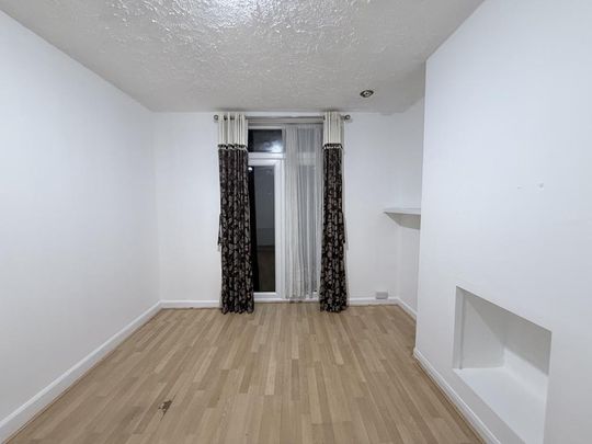 4 bedroom terraced house to rent - Photo 1