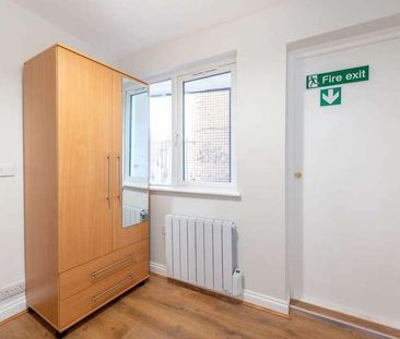 Uxbridge Road, Shepherd's Bush, W12 - Photo 4