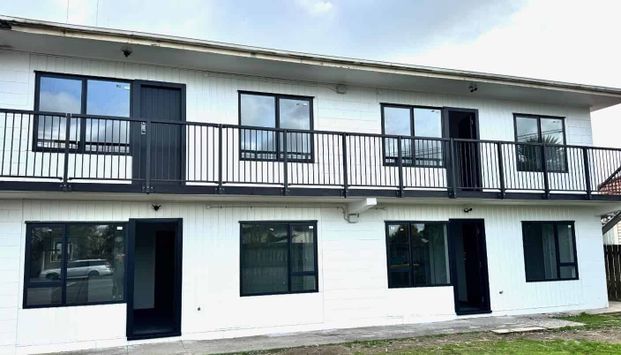 Fully Renovated Apartment - Photo 1