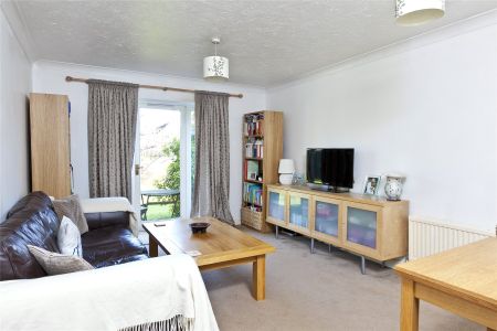 Wentworth Court, Waterside Close, Surbiton, Surrey, KT6 flat to rent - Photo 5