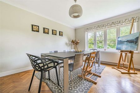 An excellent family home in a highly sought after South Sevenoaks location. - Photo 2