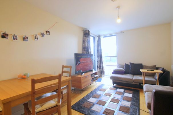 2 Bedroom Apartment, Rothesay Avenue, London - Photo 1