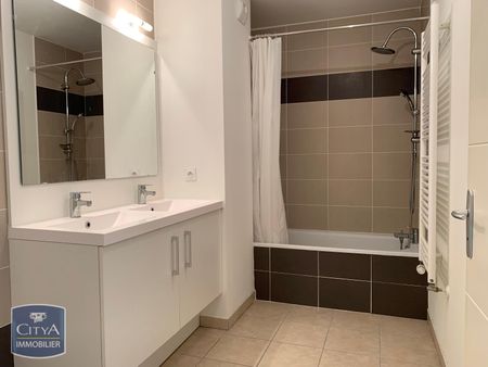 Location Appartement 4 pièces 80m² VILLEFRANCHE SUR SAONE 69400 - Photo 4