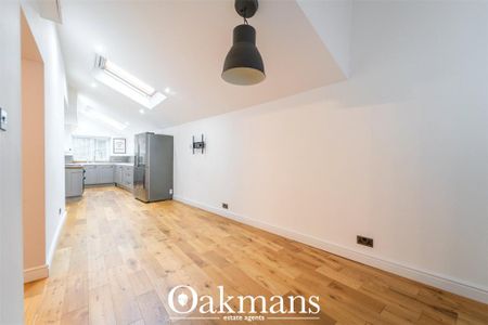 4 bedroom semi-detached house to rent - Photo 5