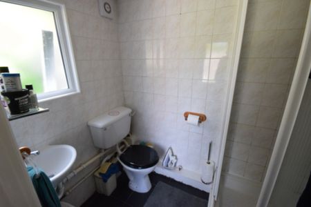 1 Bedroom Flat To Rent in Charminster - £625 pcm Tenancy Info - Photo 5