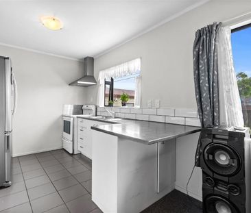 4 bedroom house plus a two bedroom sleepout! - Photo 3