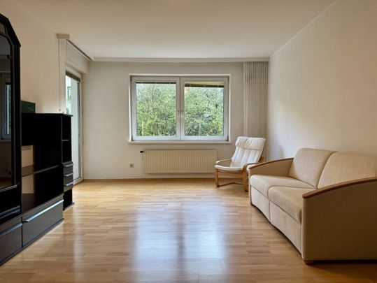 Helle Eigentumswohnung mit Loggia und Blick ins Grüne - Photo 1