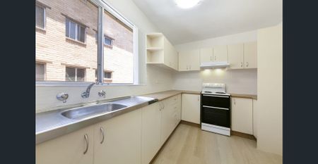 Renovated Ground Floor Two Bedroom Unit with Air Conditioning and Lock Up Garage! - Photo 3